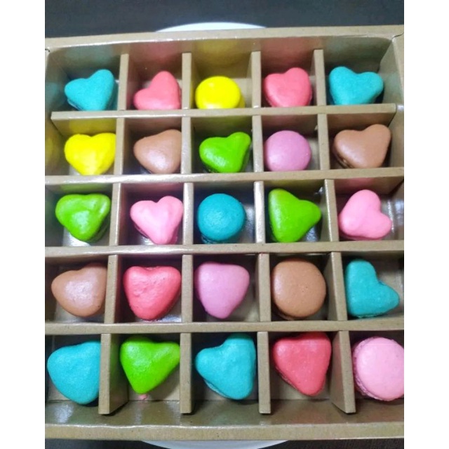 

macaron bentuk love valentine hari kasih sayang