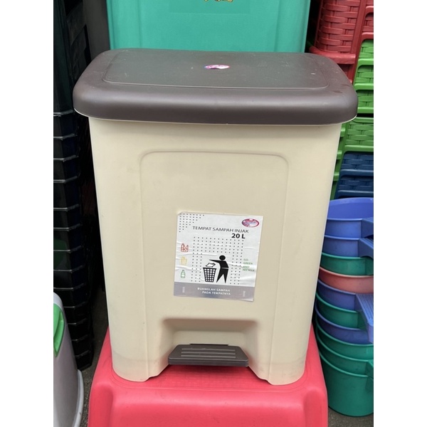 Tempat Sampah Injak 20L Lovenia