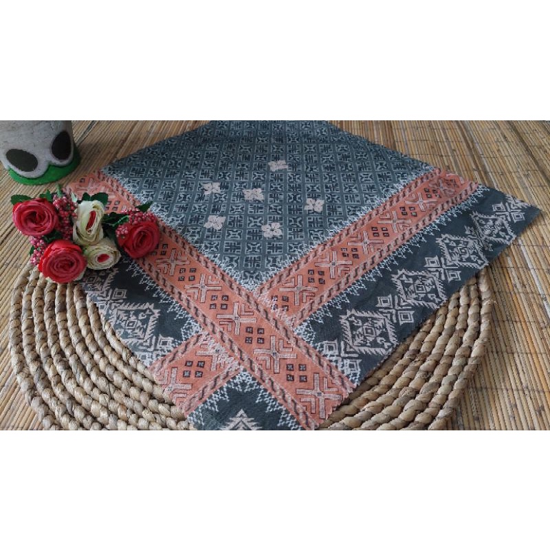 kerudung segi empat rijek minor