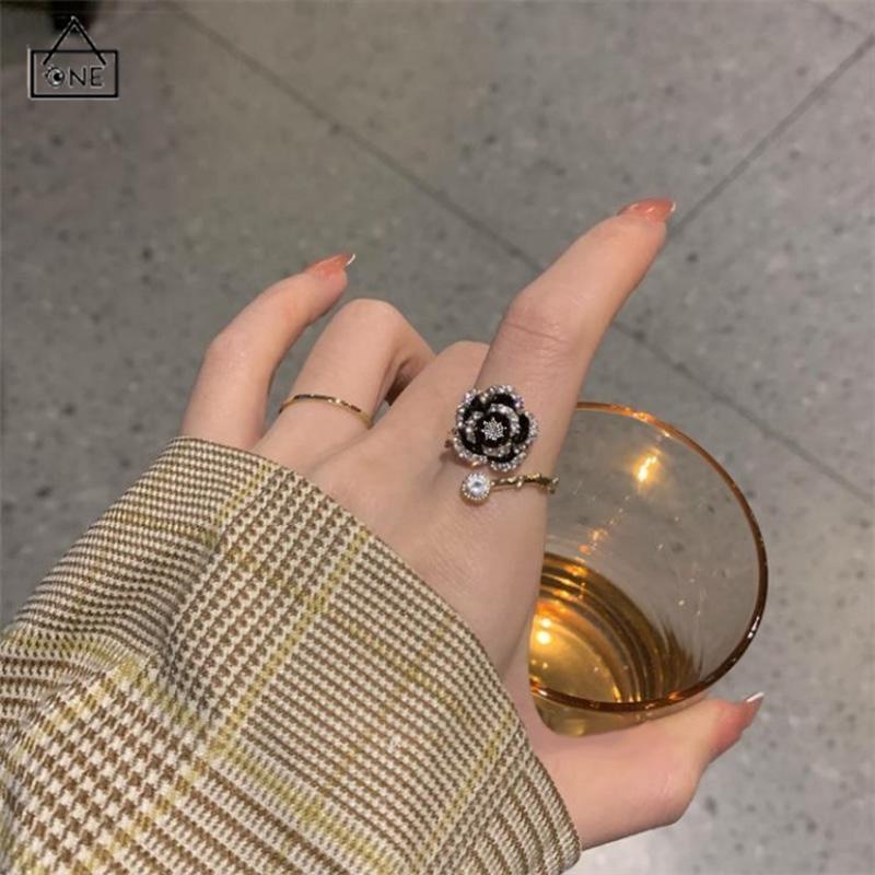 COD❤️Cincin Camellia Berlian Aksesori Cincin Mewah Wanita-A.one