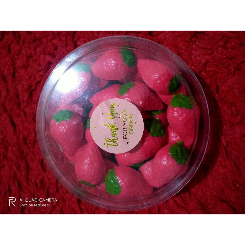 

Coklat Karakter Premium motif Strawberry