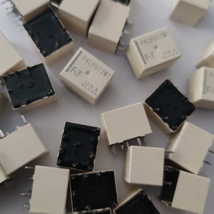 7 Pin F & T Relay P4CP012W1 Relay Central Lock BCM Innova Camry