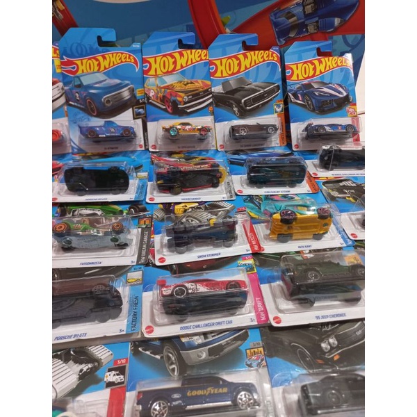 hot wheels murah terbaru  bagus koleksi anak anak laki laki.mobil die cast