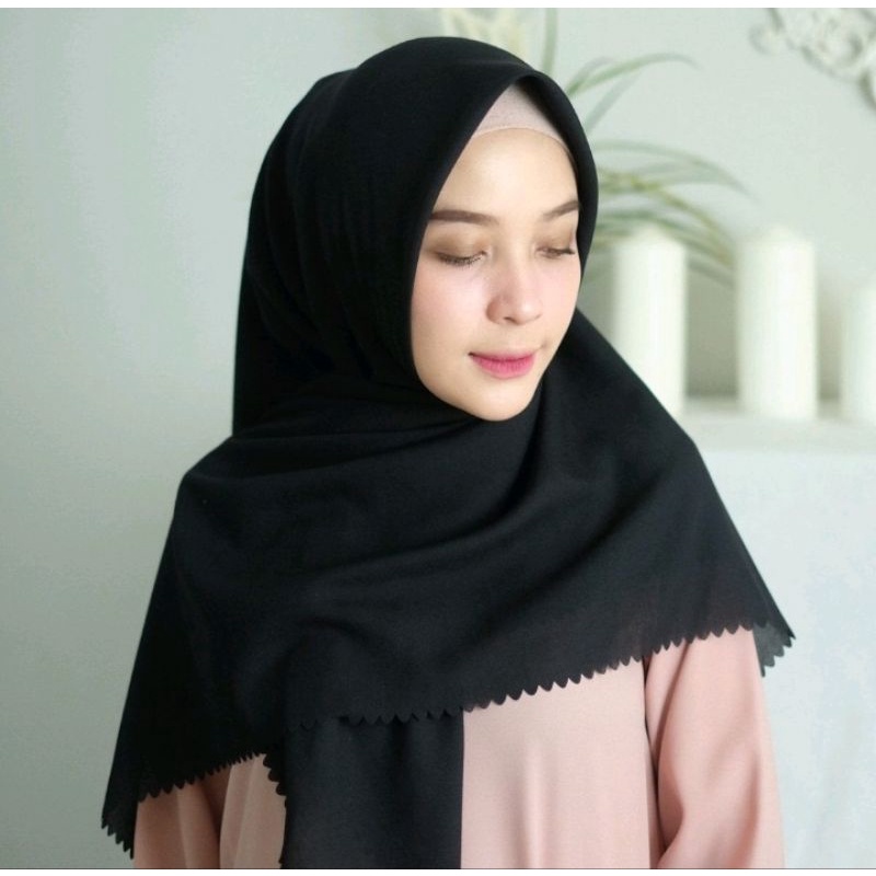 Jilbab Segi empat Hitam Azara Laser Cut