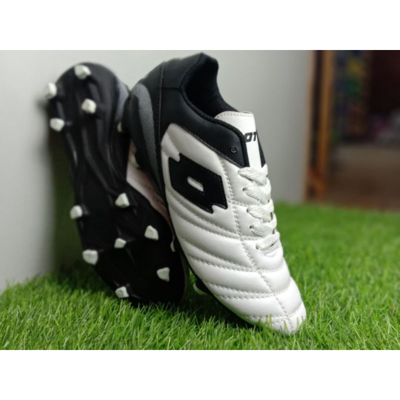 Sepatu Bola Lotto