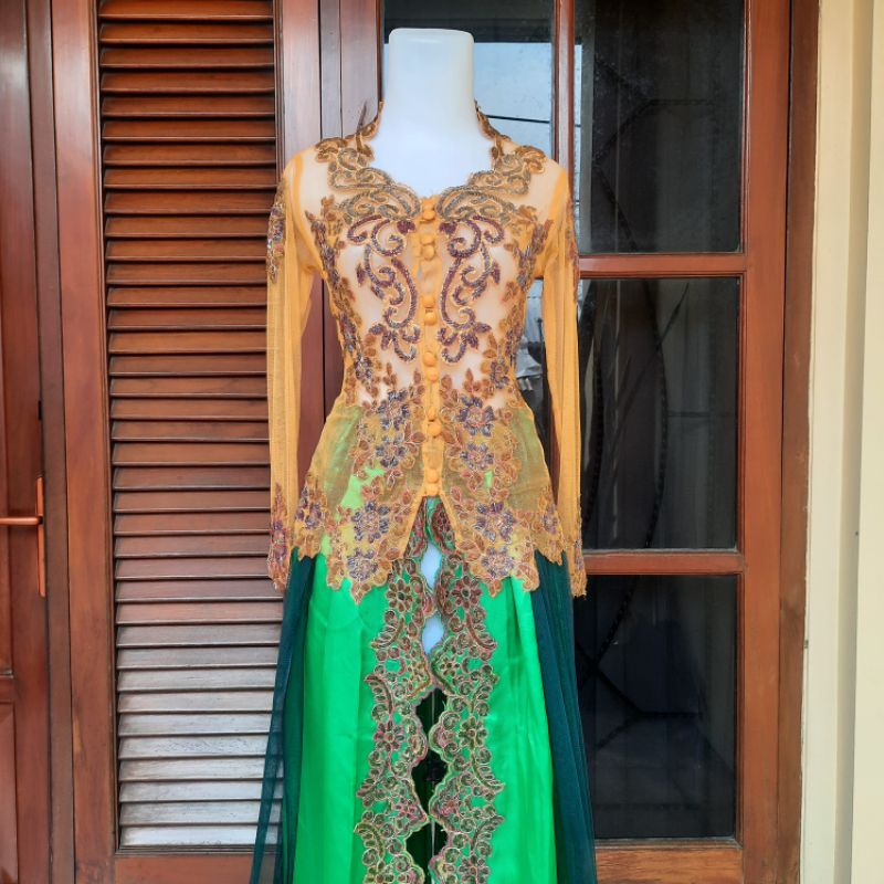 Kebaya pengantin payet satin