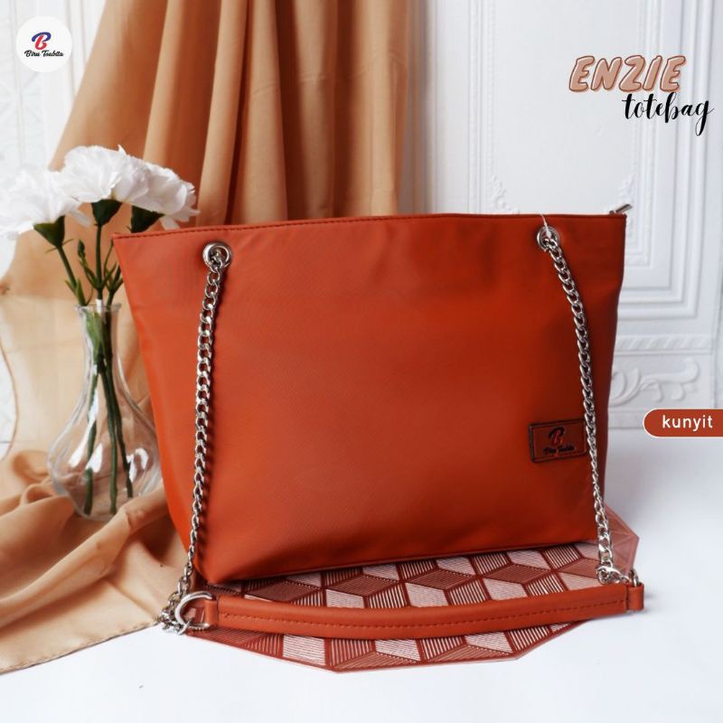ENZIE TOTEBAG BY Biru Tsabita // totebag biru tsabita
