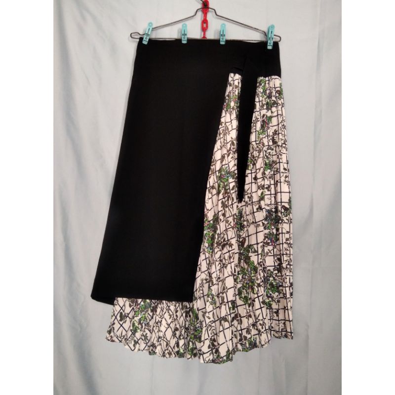 [IMPORT] Twotone Pleated Floral Plaid Midi Skirt Black White Asymmetric / Rok Panjang Kombinasi Plis