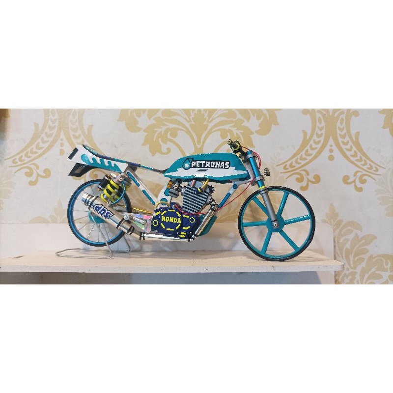 Miniatur Herex GL PETRONAS Megapro Tiger CB