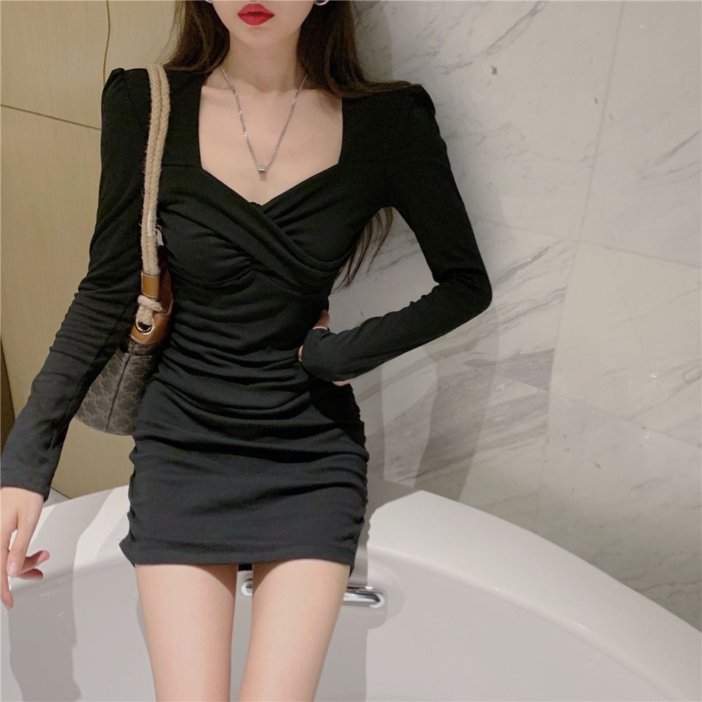 Red Hitam V-neck gaun hitam kecil musim semi dan musim gugur baru keinginan murni gaya gaun pinggul lipit manis dan pedas slim fit slim dress