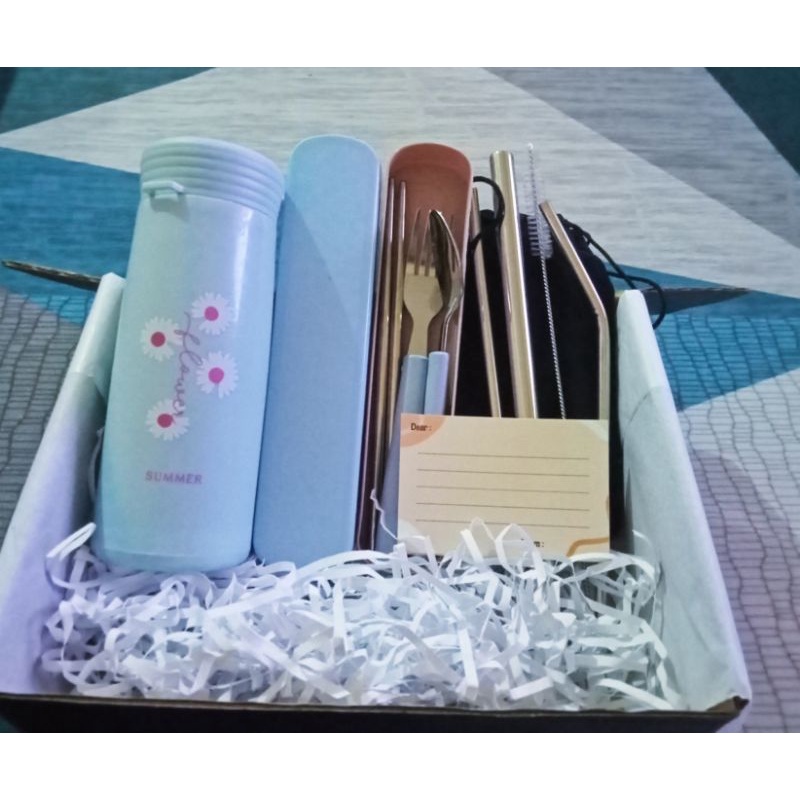 

Hampers/Kado Set Tumbler, Sendok, Sedotan Stainless
