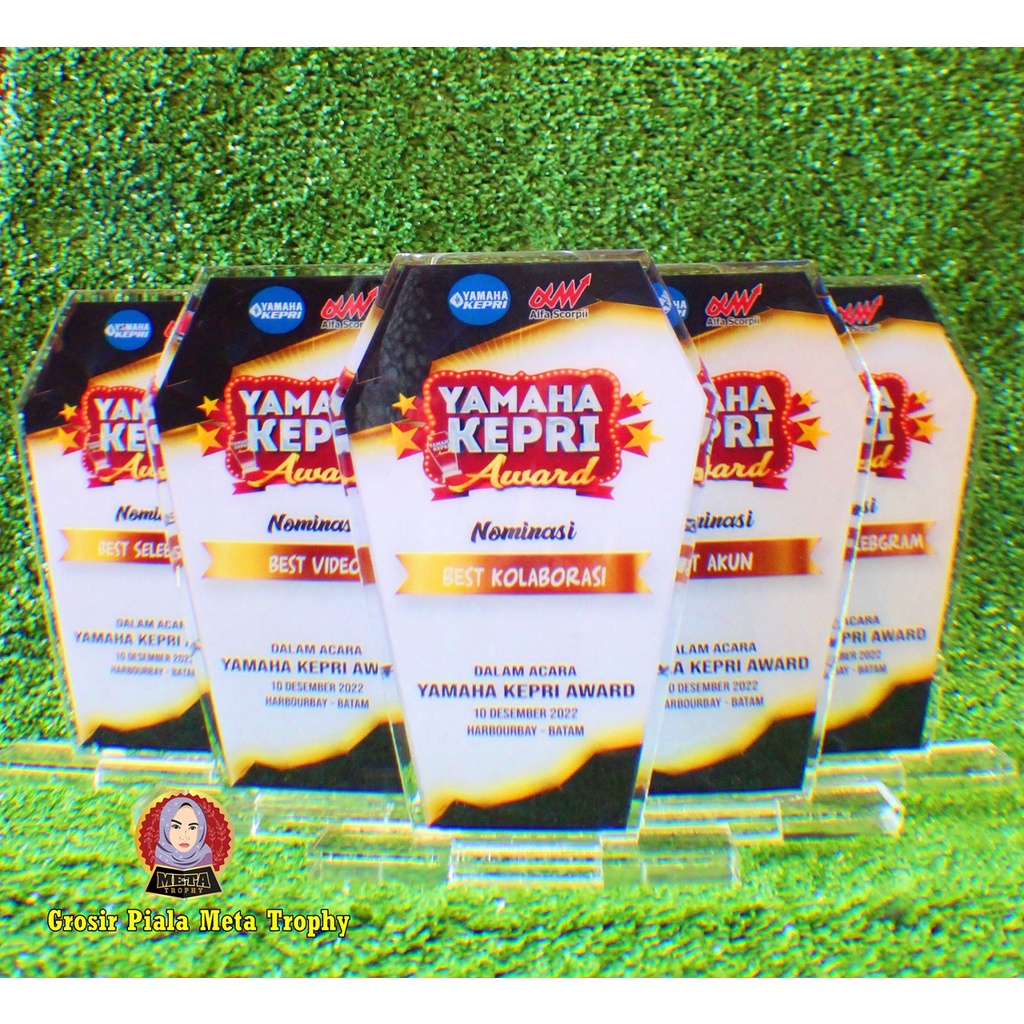 PLAKAT AKRILIK CUSTOM KENANG KENANGAN CINDERAMATA PENGHARGAAN PIALA WISUDA TK KELULUSAN