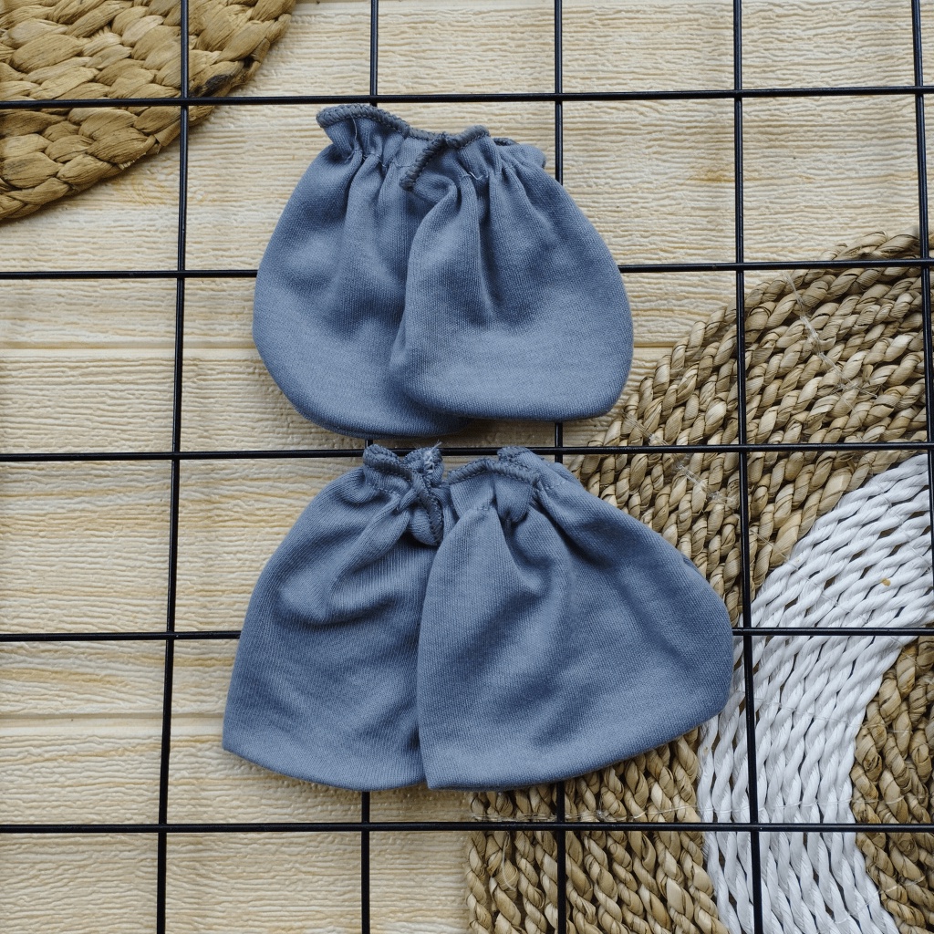 3 PCS Sarung Tangan 3 PCS Sarung Kaki Bayi Baru Lahir Seri Abu-abu Sartaki Meyriana Collection