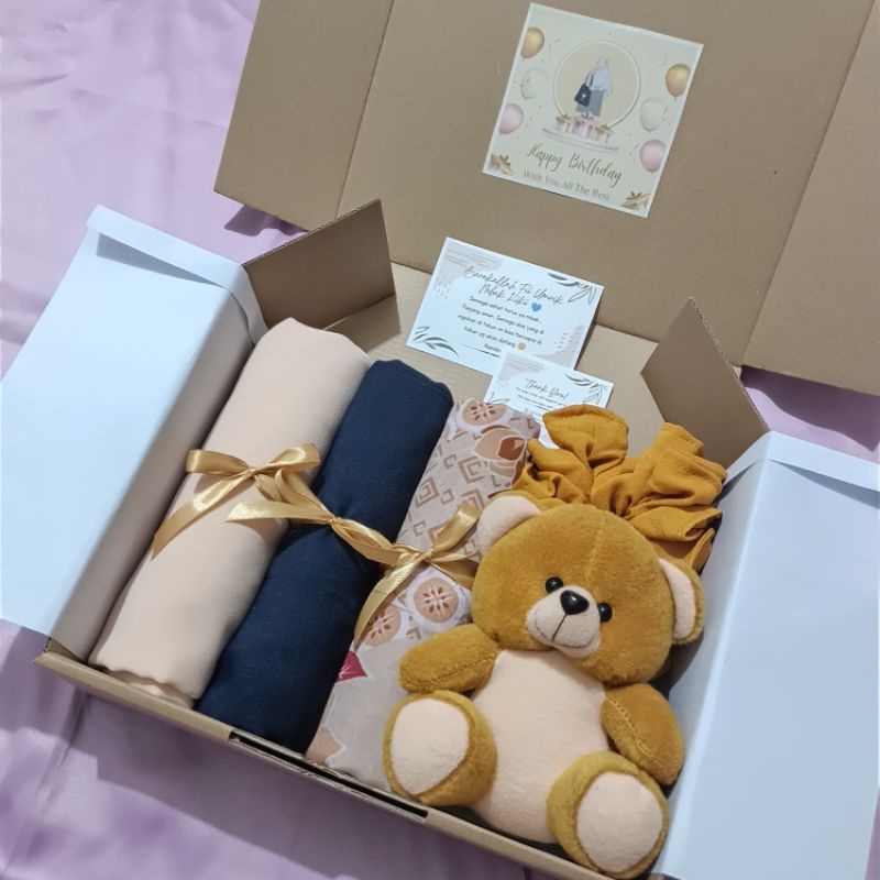 

Hampers Paket Hijab Motif + Hijab Bella Square Polos / Giftbox Birthday/ Kado Wisuda / Ultah / Wedding