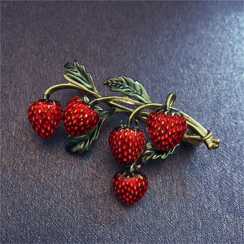 [AIYU] Baju Kaos Distro Pria Wanita Lengan Pendek Bros strawberry Enamel Merah Untuk Wanita Warna Merah pin brooch Desain Tanaman Lucu high quality