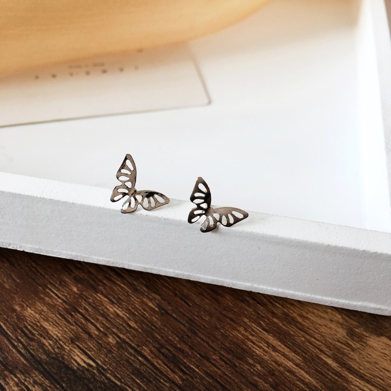 We Flower Anting Pejantan Kupu-Kupu Berongga Emas Halus Untuk Wanita Perempuan Hypoallergenic Lucu Earring Fashion Pakaian Sehari-Hari Perhiasan Telinga