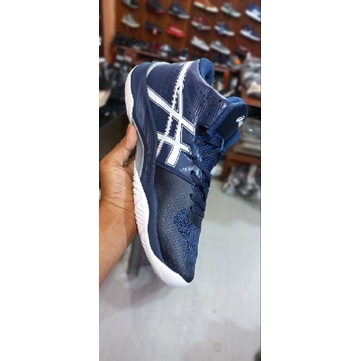 sepatu basket asics