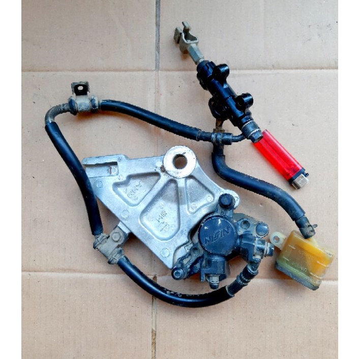 Rem belakang tiger revo original part kondisi mulus cat ori