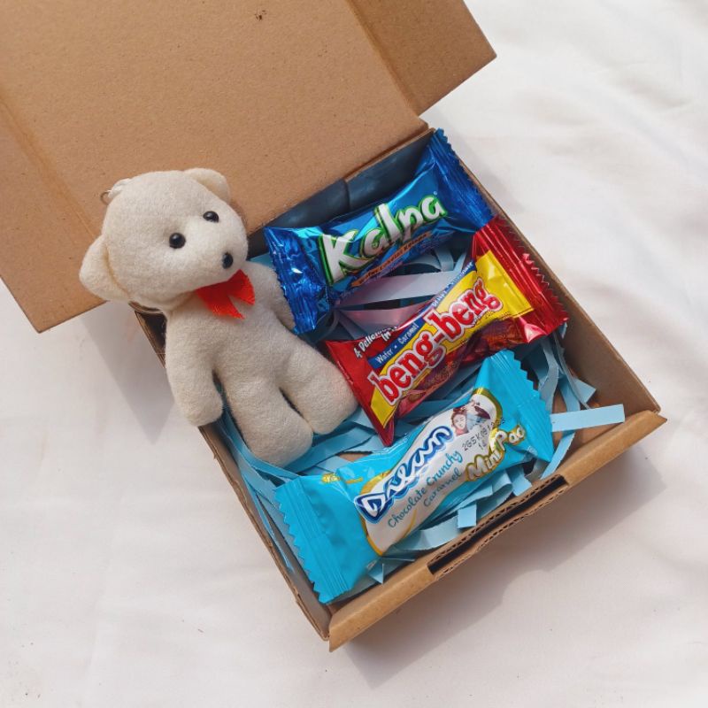 hampers snack coklat valentine cemilan gift box makanan boneka