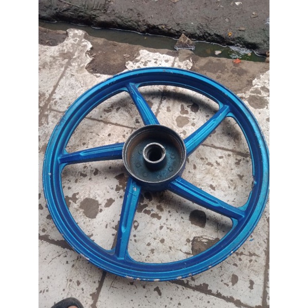 pelek resing  biasa bagian  belakang  motor geran honda/ supra fit lama  seken
