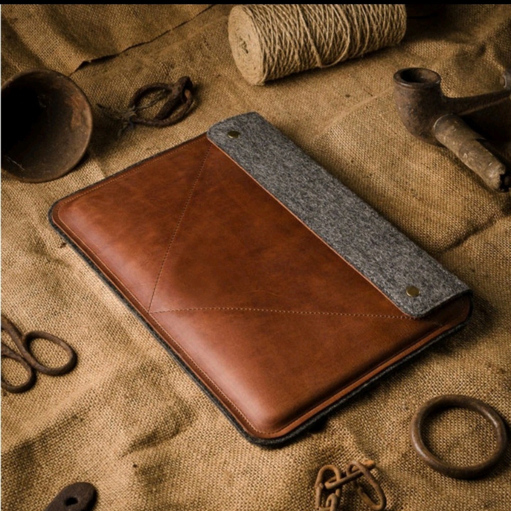 HAZEL Laptop Case UNISEX CUSTOM / Wool Blend Felt + Faux Leather / Essential Pack (Hazel)