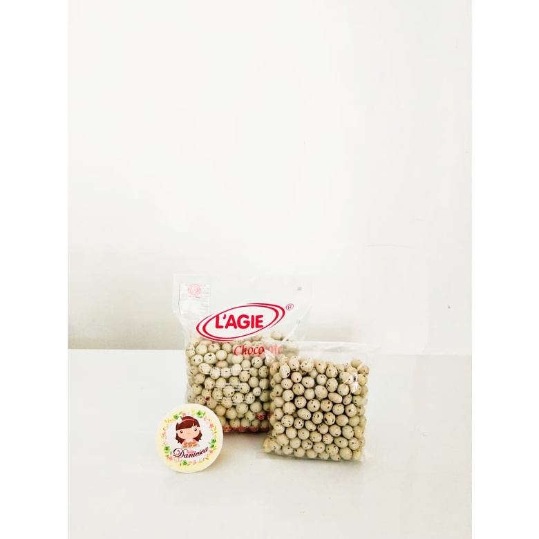 

.500gr coklat lagie planet coklat susu isi kacang ( ds bgr )