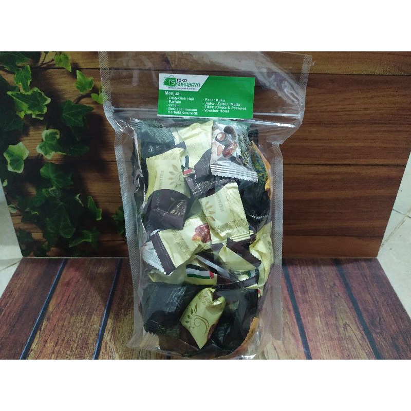 

Cokelat Isi Kurma dan Almond Oleh Oleh Haji 1000gr 1Kg