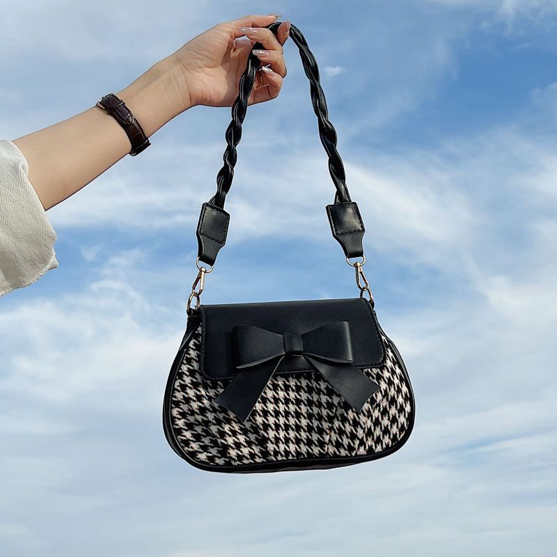 Red Tas Kecil Tas Wanita 2021 Baru All-Match Musim Gugur dan Musim Dingin One-Shoulder Tas Messenger High-End Eksplosif fashion Kotak-kotak Tas Sadel