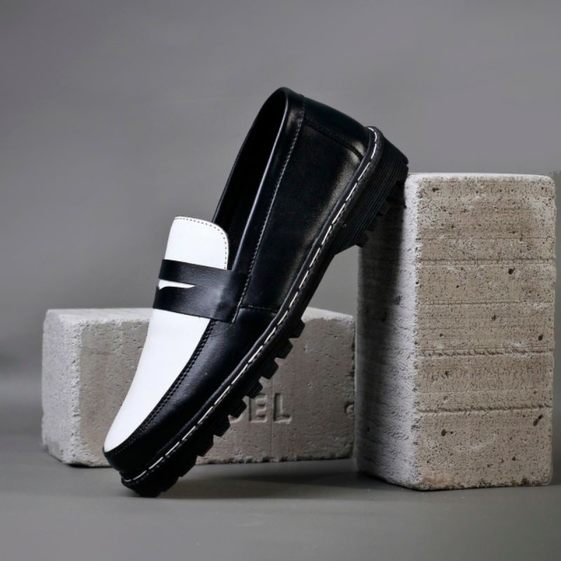 JRM BW Sepatu Pria Casual Original Loafers Docmart Black White