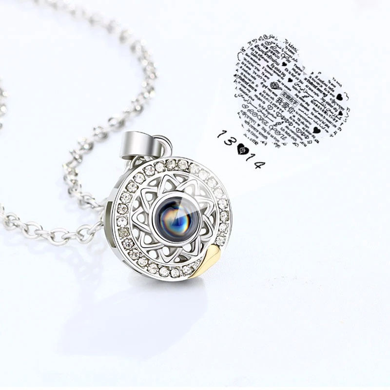 Hot Sale/2Pcs Set Kreatif100Bahasa I Love You Couple Pendant Necklace/Ladies Simple Charm Necklaces/Kalung Klavikula Elegan/Kalung Rantai Pantai Kepribadian Perempuan