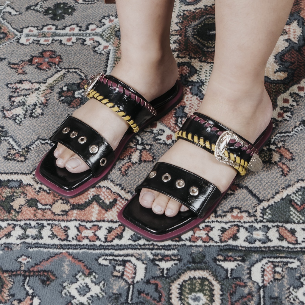 Dianable - Grande Flat Sandals (Black - Yellow)