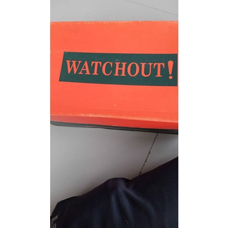 Sepatu watchout