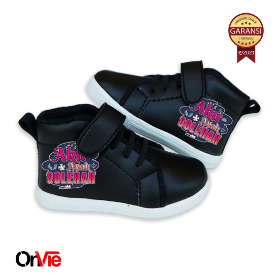 Sepatu Boots Anak Perempuan Hitam Putih Motif Aku Anak Solehah | Sepatu Kids Onvie