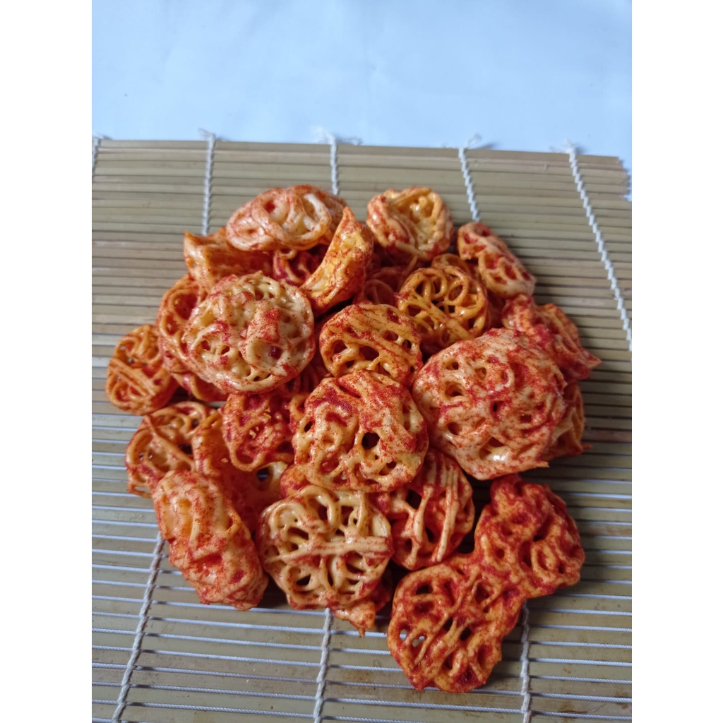 

Kerupuk Mie Pedas / Seblak Mawar 100 gr