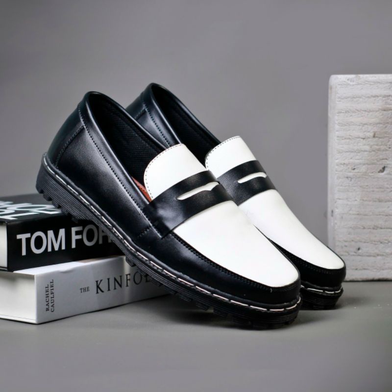 JRM BW Sepatu Pria Casual Original Loafers Docmart Black White