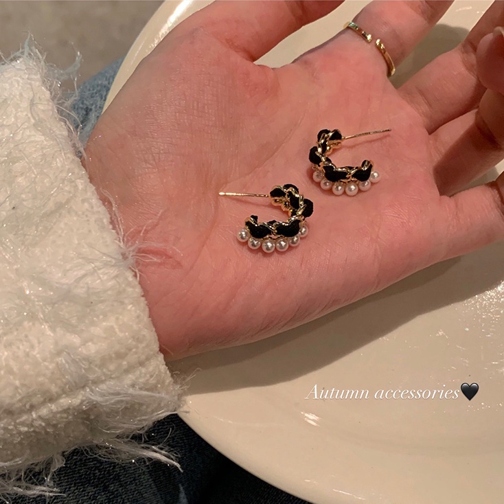 YEEZII Mutiara Hitam Beludru Stud Anting Untuk Wanita Mewah Tipe C Emas Earring Perhiasan Aksesoris