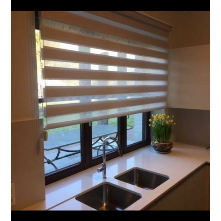 sharp point zebra blind /tirai gulung / tirai kantor /tirai modern /onna /shinici
