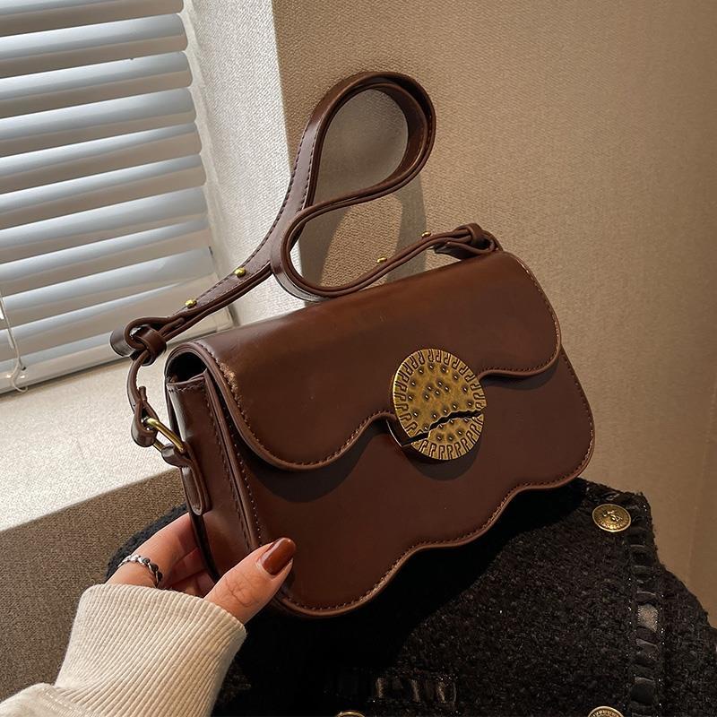 Red Niche high-end one-shoulder ketiak tas wanita musim gugur dan musim dingin 2022 gaya trendi baru all-match tekstur crossbody tas persegi kecil