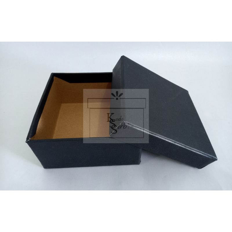 

Hardbox uk 8 x 8 x 5 cm cover luar hitam