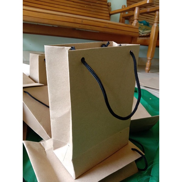 

PAPERBAG polosan bahan Craft berat 9gr ukuran P11.5xL6.5xT17 Ready Stock