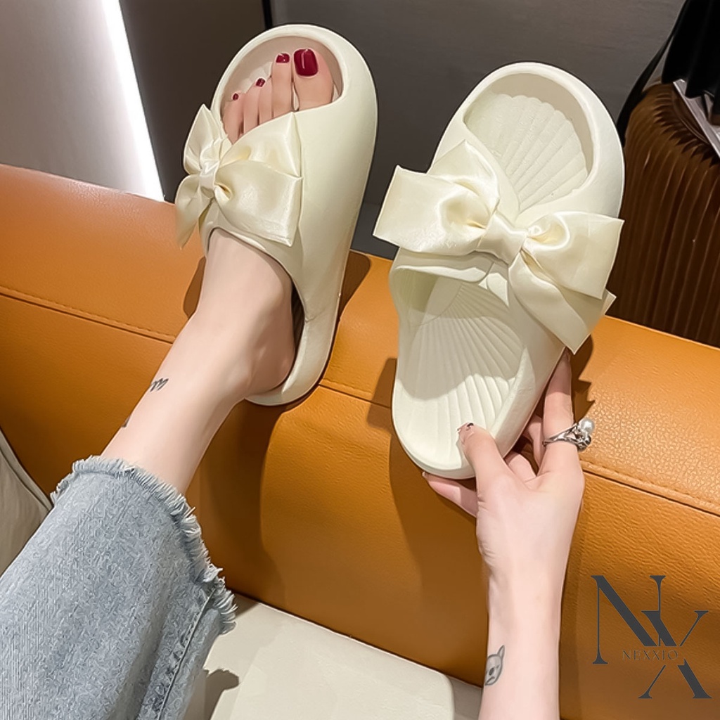 NEXXIO PROMO Sandal Wanita PVC Datar dengan Sepatu Anti-selip Simpul Pita Wanita Kasual Luar Ruangan Sandal Sandal Jepit Wanita