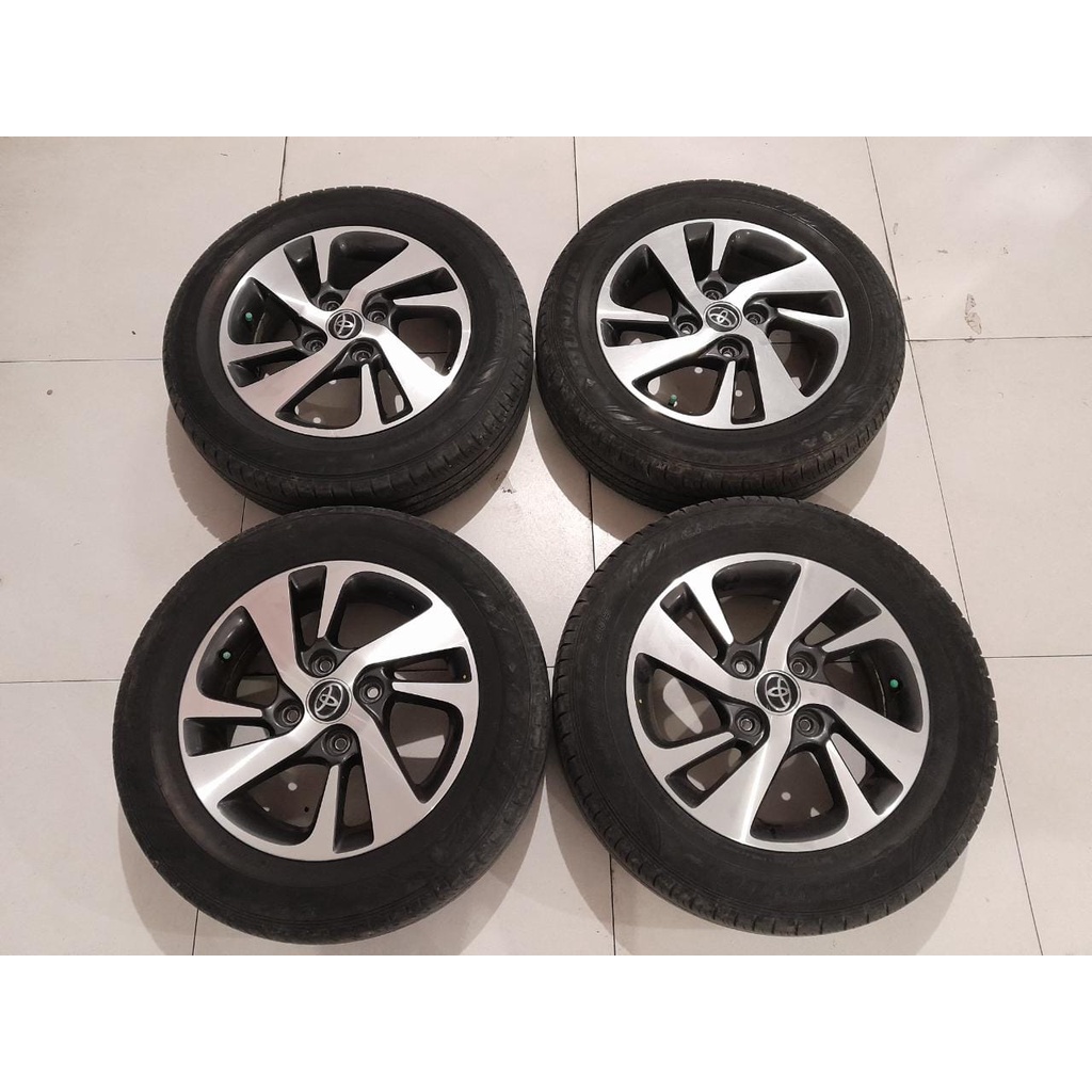 Velg Mobil Bekas Ori Copotan AVANZA VELOZ R15 Hole 4 x 114,3 Et 45 Lebar 5 Inch Warna Black Polish P
