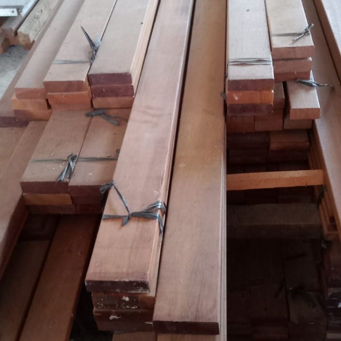 Lantai Decking Kayu Ulin Kalimantan / Lantai Kayu Ulin / Kayu Besi
