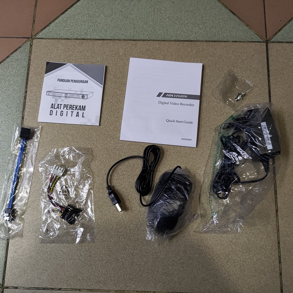 DVR HIKVISION 8 channel iDS-7208HQHI-M1/E 5 MP 5MP resmi