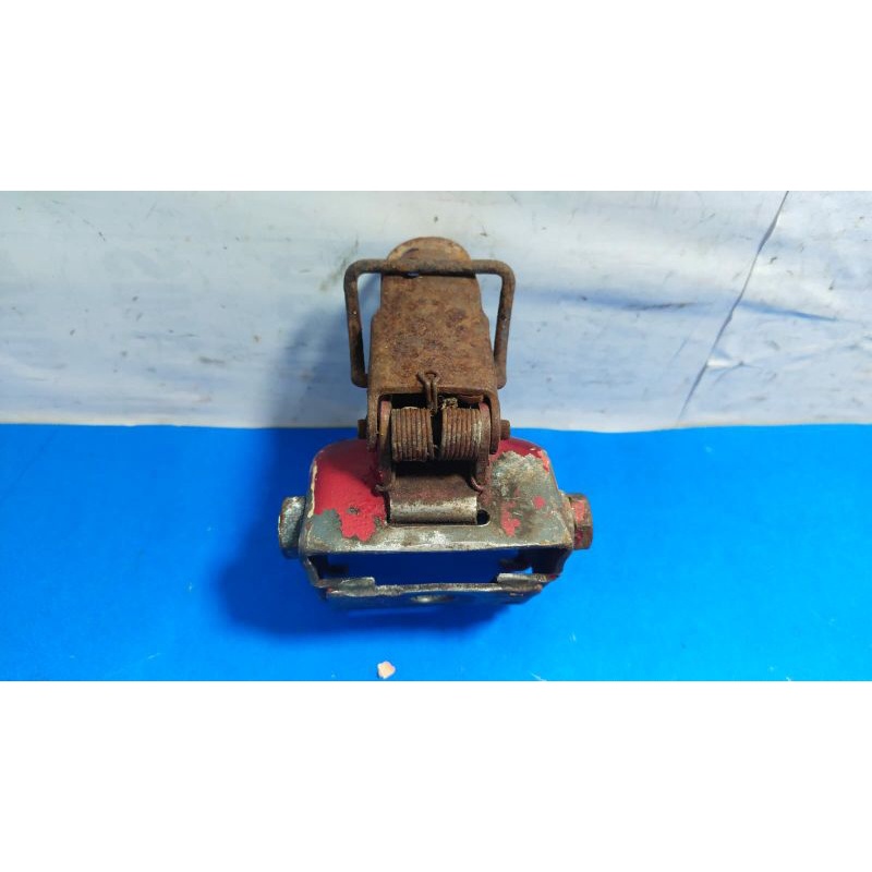 engsel jok depan yamaha v 75 second ori