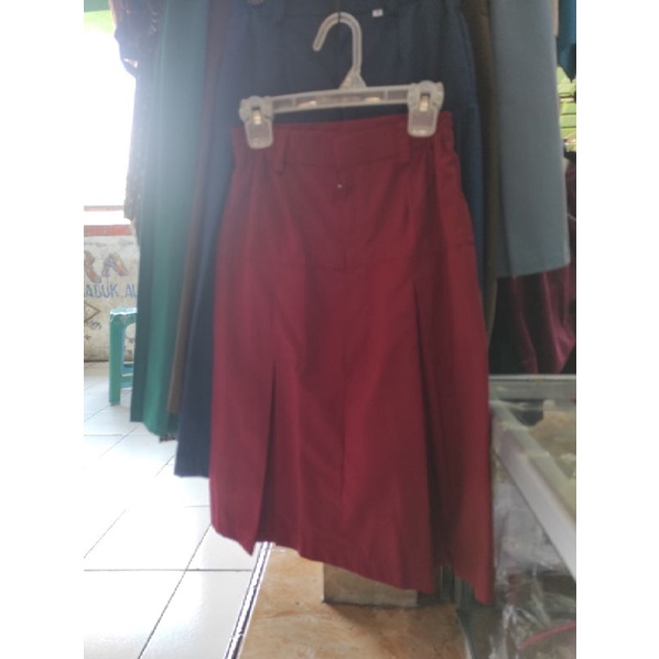 Rok merah SD bahan drill nagata