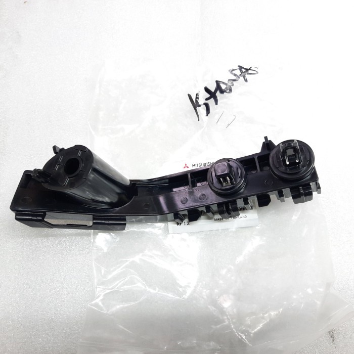 Bracket Breket Braket Bemper Bumper Depan Mitsubishi New Pajero 2021