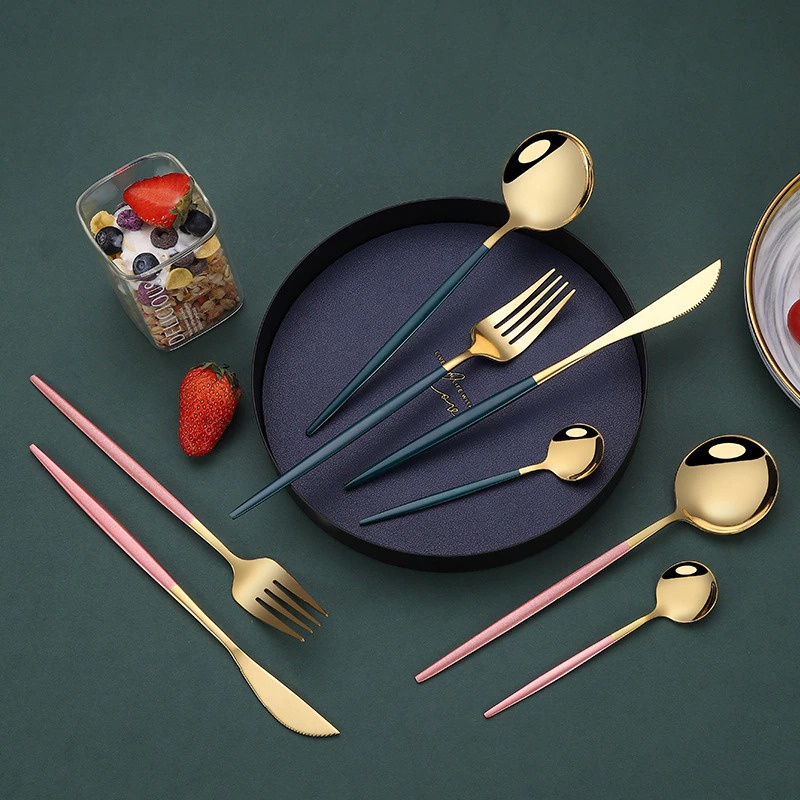 

Gift Premium Souvenir Kado Hadiah Pernikahan Set Perlengkapan Makan Sendok Garpu Pisau Black Gold