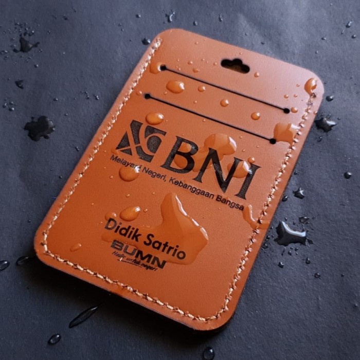 

Name Tag , id Card Holder dan tali lanyard kulit sapi asli kustom logo - Tan Pullup