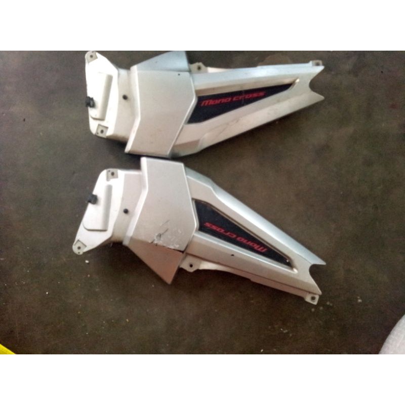 Tepong cover tutup aki accu Yamaha Byson bison original copotan motor